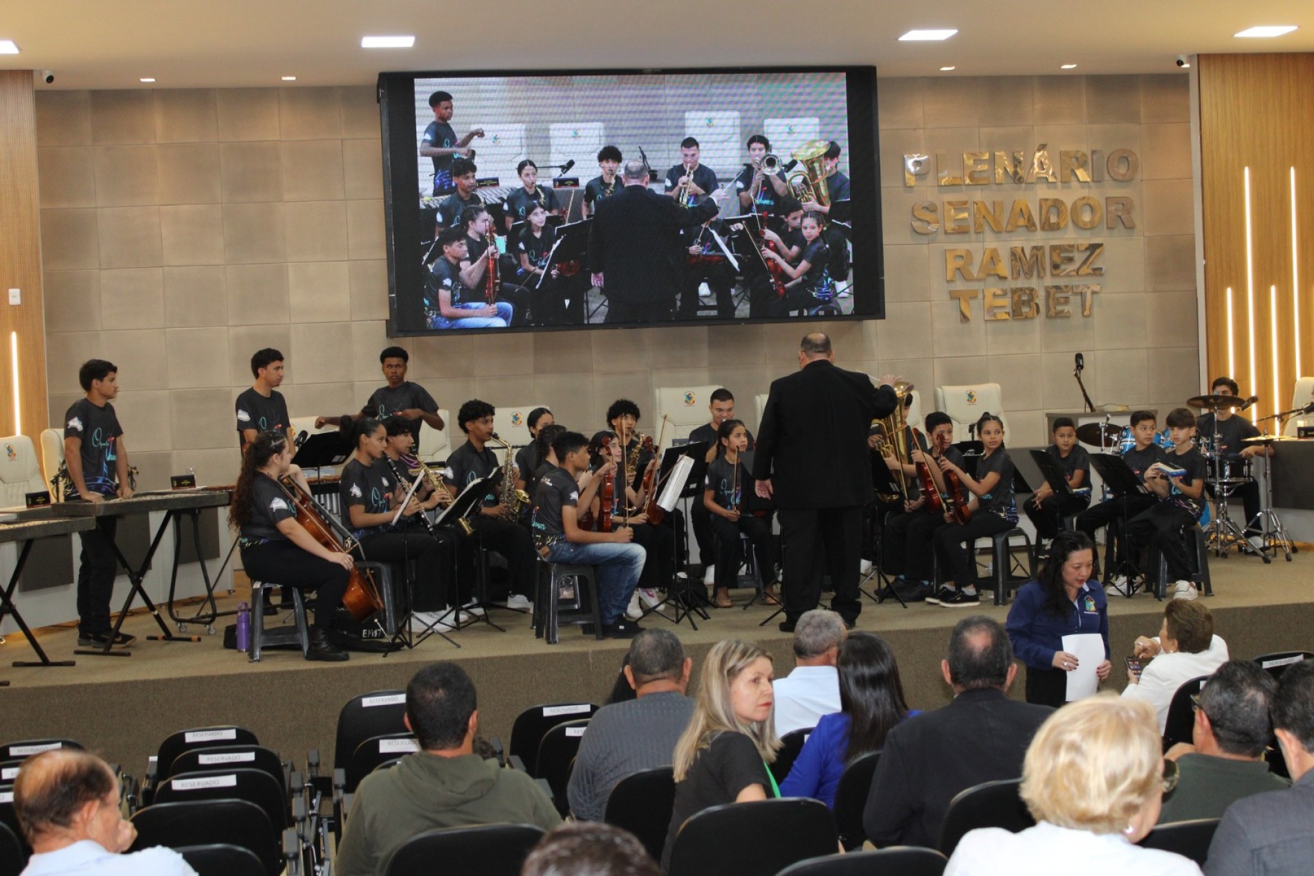 Com plen&aacute;rio lotado, C&acirc;mara presta just&iacute;ssima homenagem aos Pioneiros de Rio Brilhante