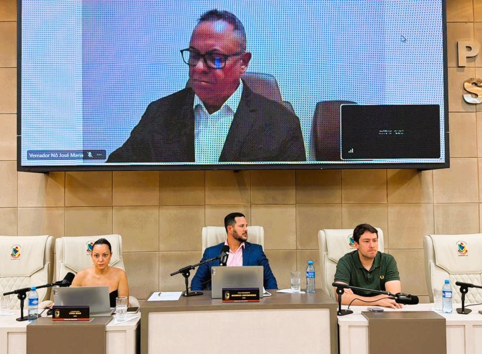 Em sess&atilde;o ordin&aacute;ria, vereadores apreciam proposi&ccedil;&otilde;es voltadas &agrave; educa&ccedil;&atilde;o, infraestrutura, assist&ecirc;ncia social e mobilidade urbana 