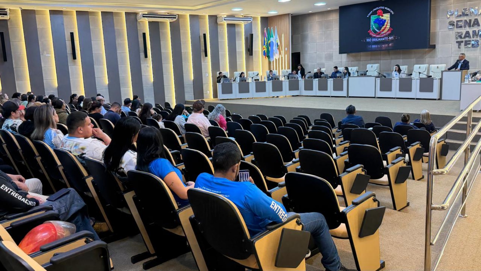 13&ordf; Sess&atilde;o &eacute; marcada com homenagens e vota&ccedil;&atilde;o de importantes proposi&ccedil;&otilde;es &nbsp;